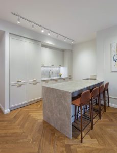 מטבחי סהרה בשילוב ידיות זהב